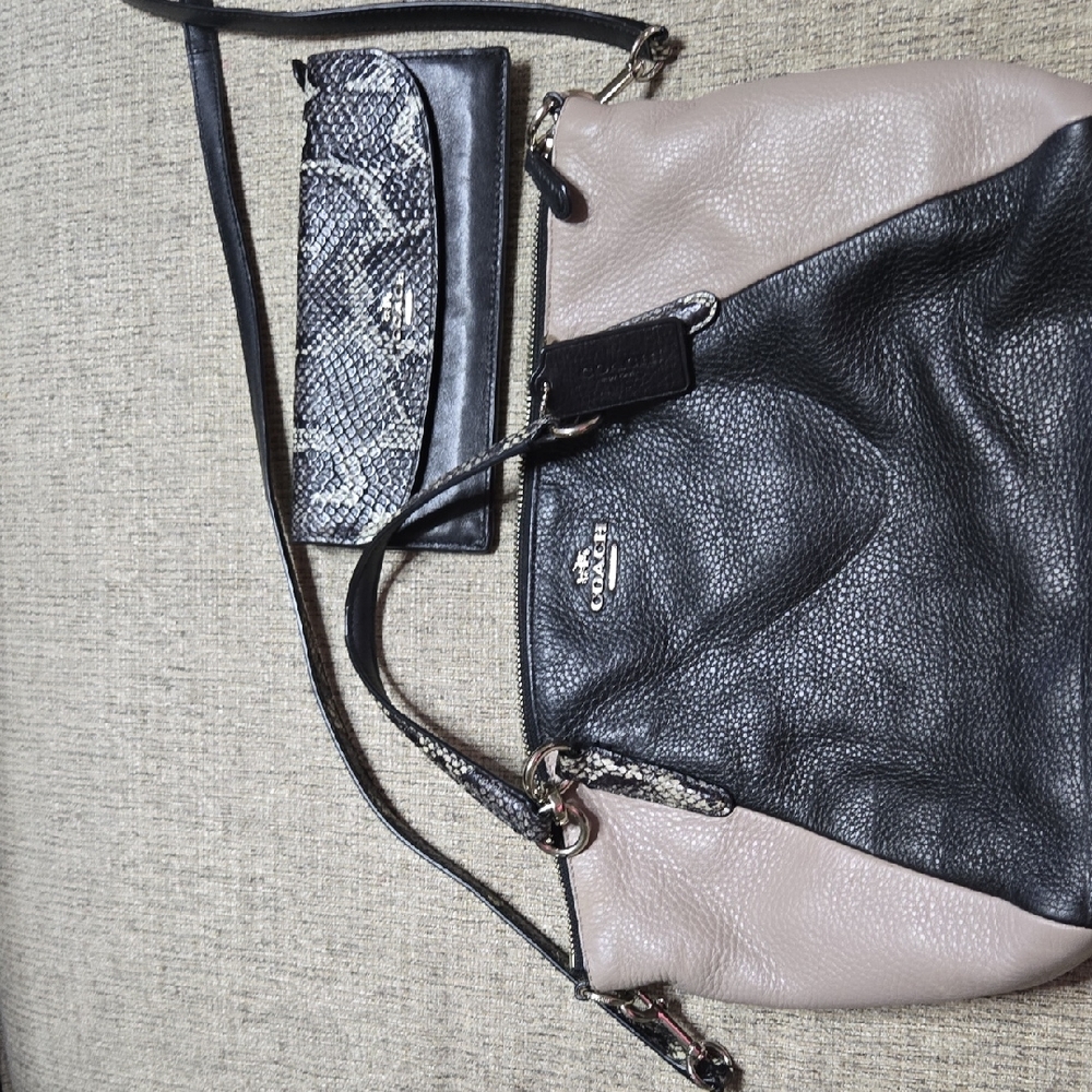 Coach Black and Cream Leather Shoulder Bag